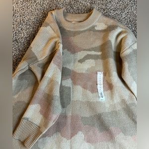 NWT SO camo sweater, size small